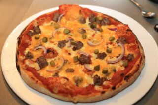 “La gourmandise commence quand on n’a plus faim.”
Nouvelle pizzas à la carte !!!
Pizza burger, pizza mâche, pizza bergère
www.lakazapizza.fr
#traiteurmariage #chefadomicile #traiteur #traiteurpizza #lessablesdolonne
#lapizzaquivientchezvouscestfou