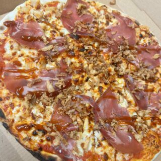 🍕 Envie de goûter nos Pizzas ? 🍕
Le Samedi 8 Avril, nous vous proposons une vente à emporter de nos pizzas sur le secteur des Sables d'Olonne.
🔴UNIQUEMENT SUR RESERVATION🔴
Nous vous partagerons la liste des pizzas et leurs compositions à partir du mercredi 5 avril. Commandes max jusqu'au samedi midi.
Pour commander, 2 solutions :
- Via messenger ✉️
- Via téléphone au 07 68 08 25 04 📞
A vos papilles !
La Kaz' à Pizza
www.lakazapizza.fr